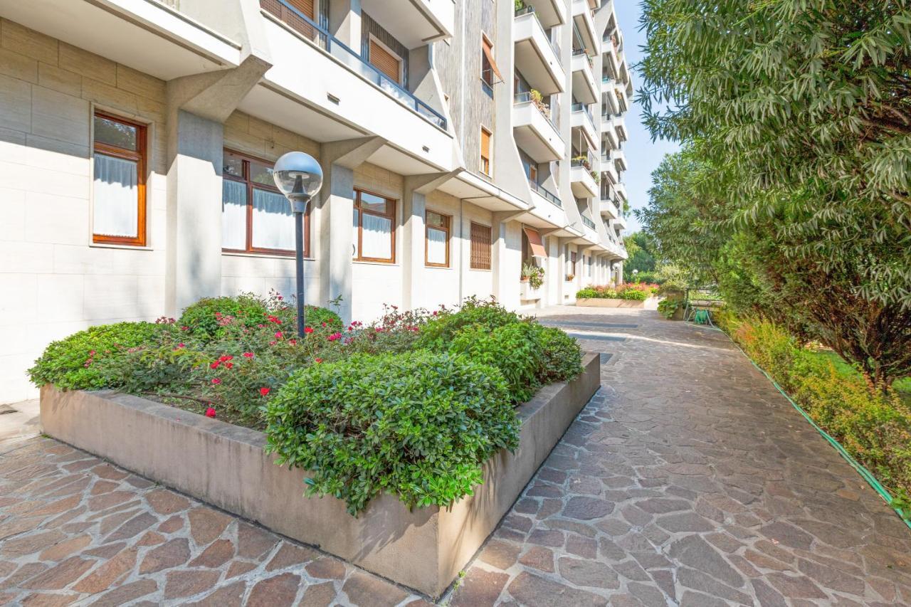 Appartement Istria & Zara Flat With Private Parking à Milan Extérieur photo